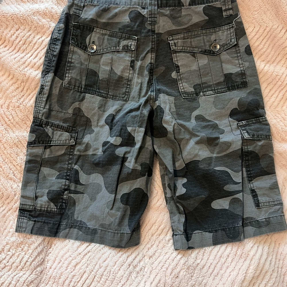 South Pole Gray and Black Cargo Shorts - Picture 5 of 8